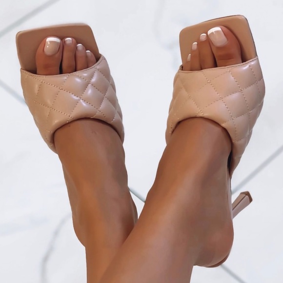 !! NEW !! SQUARE TOE Quilted Mules in Nude - Picture 5 of 10